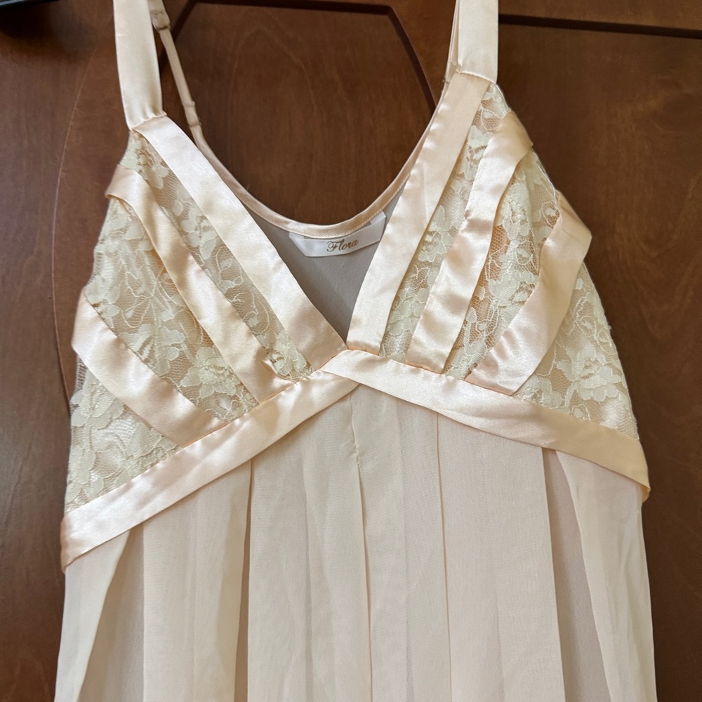 Lingerie - Picture 3 of 4